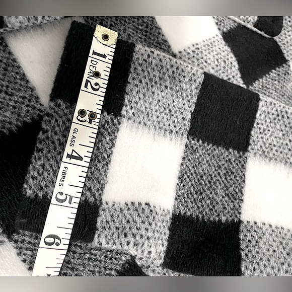 Cropped Checked Print Jacket - Picture 13 of 16